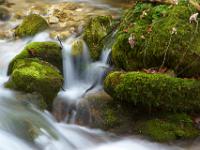 Steinbach - Kleine Seitenkaskade zwischen Felsen